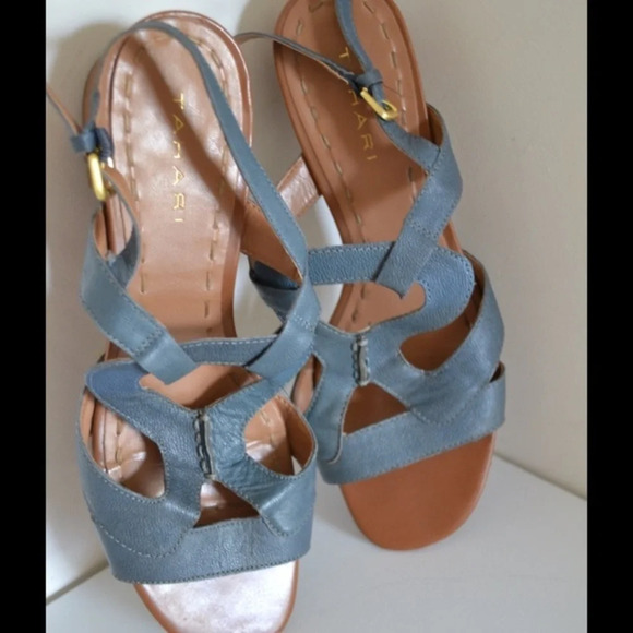 Tahari sandals - Picture 2 of 4